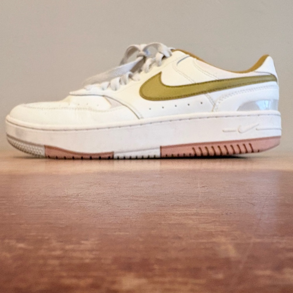 Nike women’s Gamma Force Sail Bronzine White and Gold DX9176-105